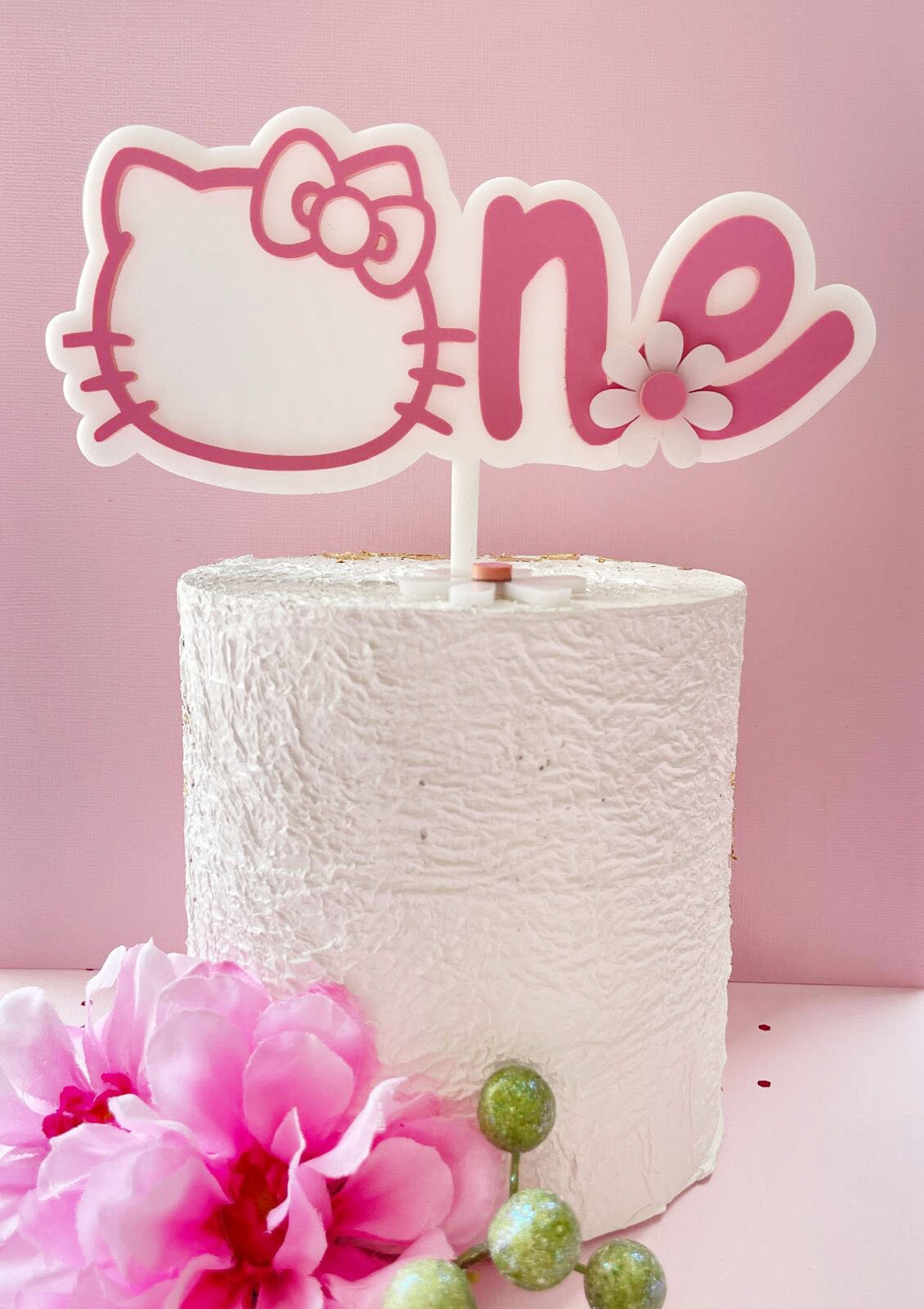 Hello Kitty cake topper