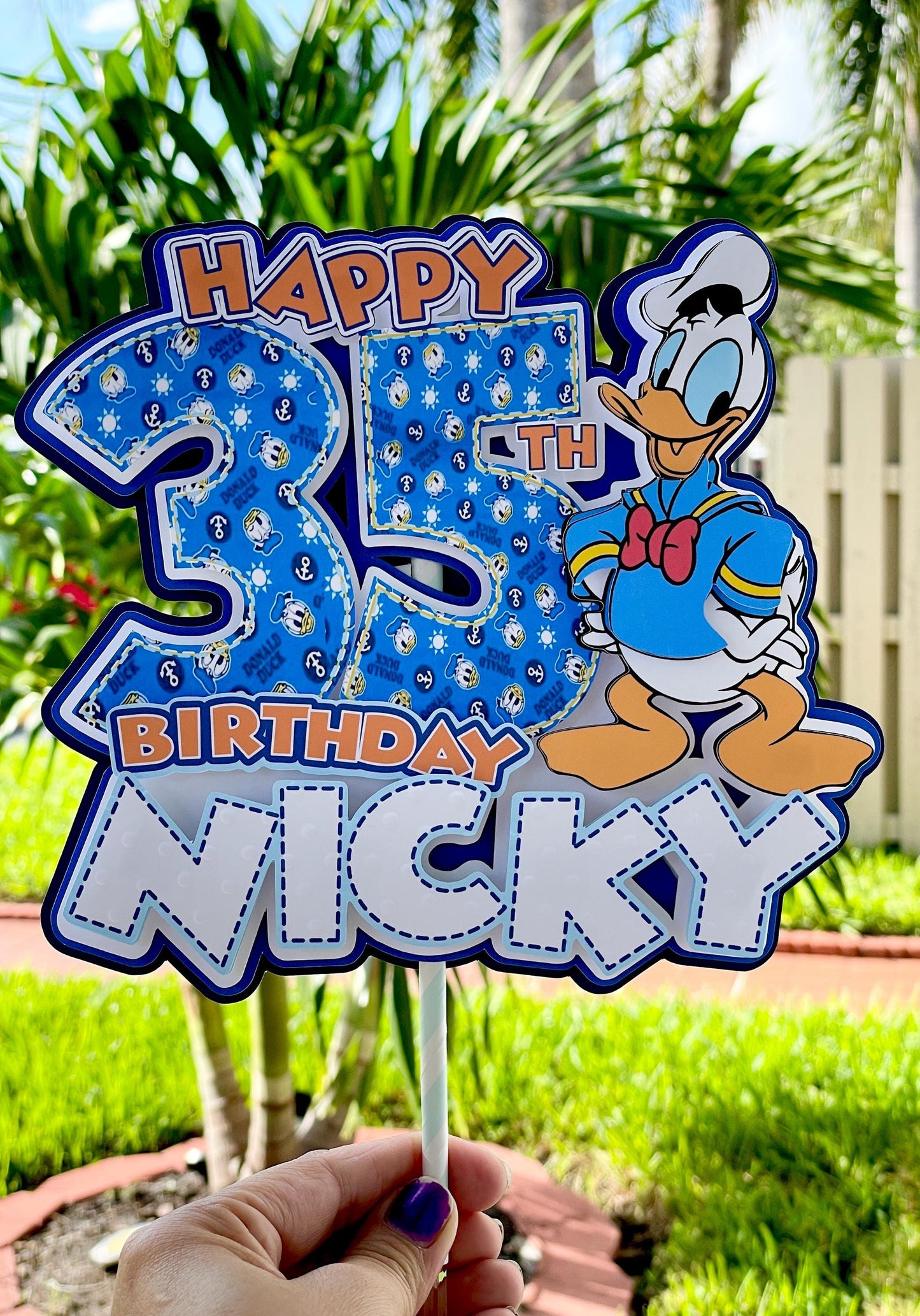Donald Duck cake topper